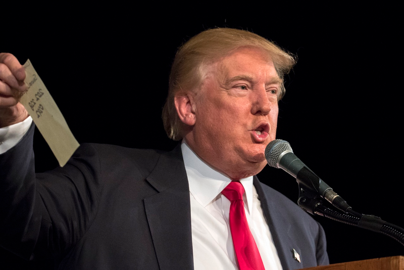 Illustration for article titled Republican Candidates Holding Up Phones, Ranked